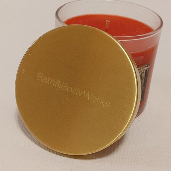 Bath and Body Works HOLIDAY Scented Candle White Barn Brand NEW 113g/4oz - Picture 3 of 5